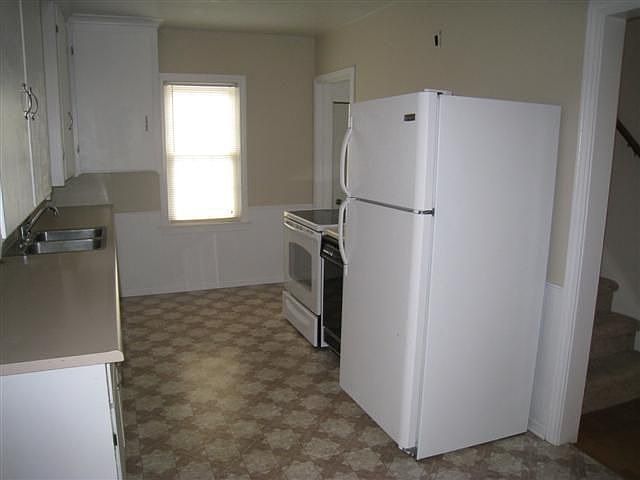 2nd image of 2903 Fulford St