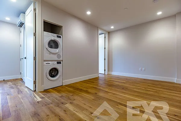 Rented by EXR | media 3