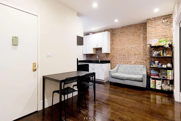 Rented by Town Residential | media 21