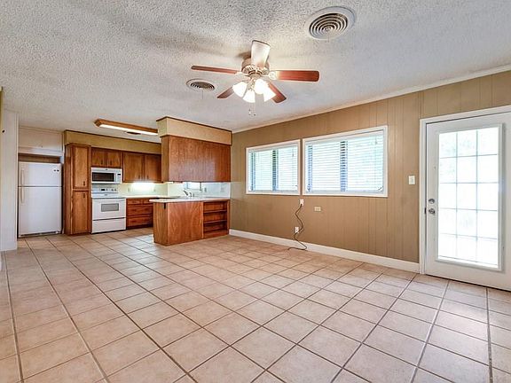 3rd image of 318 Highland Dr
