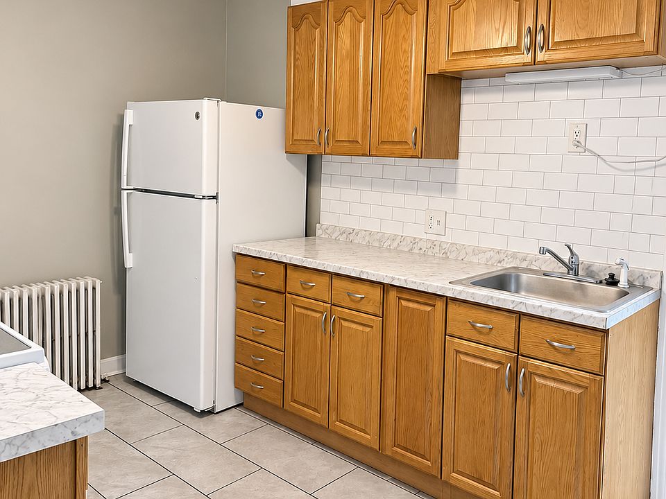 1st image of 211 Lock St APT 4