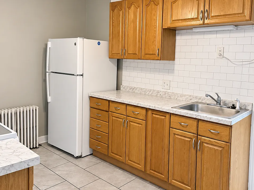 211 Lock St #4