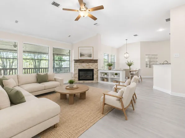 8823 Saratoga Dr, Sugar Land, TX 77479
