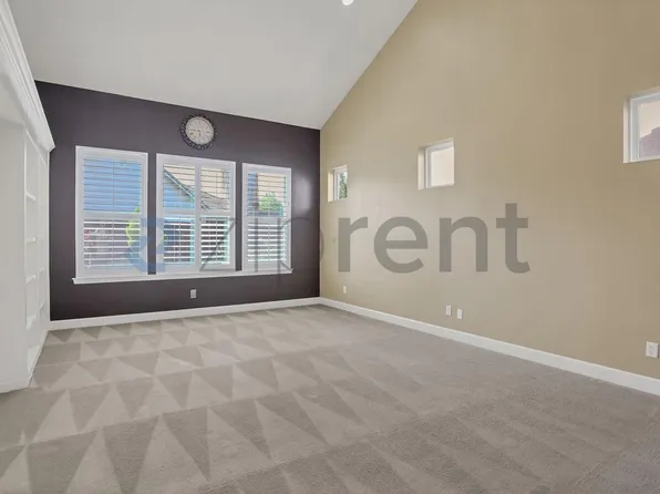 5743 W Chennault Ave, Fresno, CA 93722
