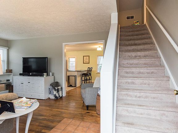 2nd image of 2336 Southgate Dr