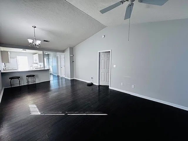 420 Londonberry Dr — Photo 4