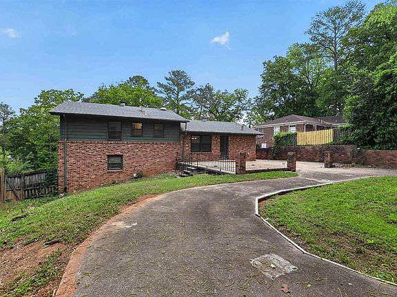 4th image of 945 Ridgewood Cir