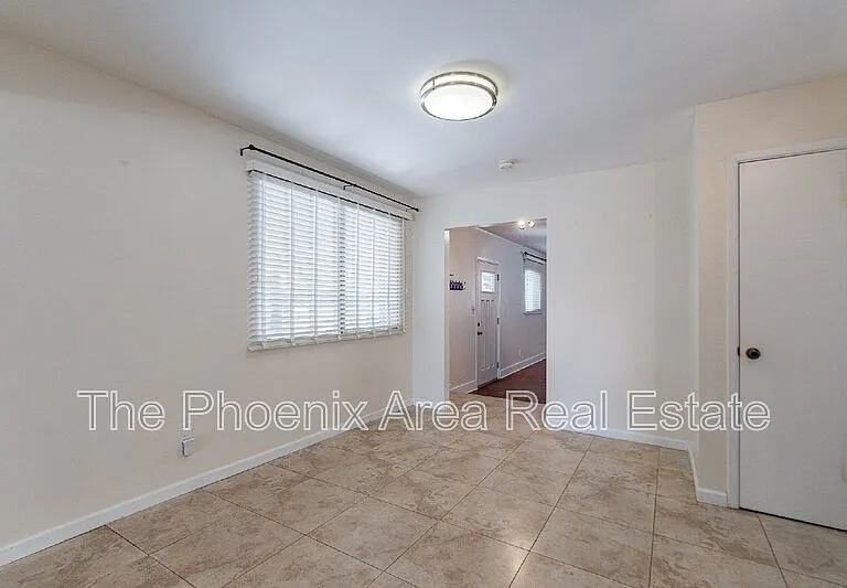 1001 E Campus Dr — Photo 31
