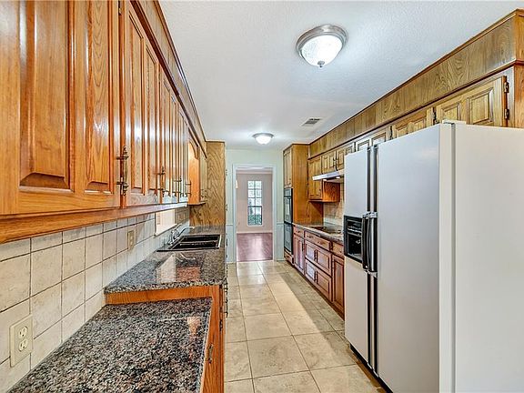 3rd image of 2233 Stafford Dr