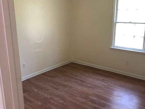 4th image of 556 Frashier Rd