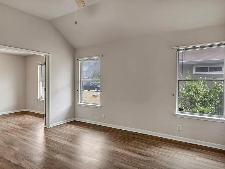 216 Meadowside Dr — Photo 33
