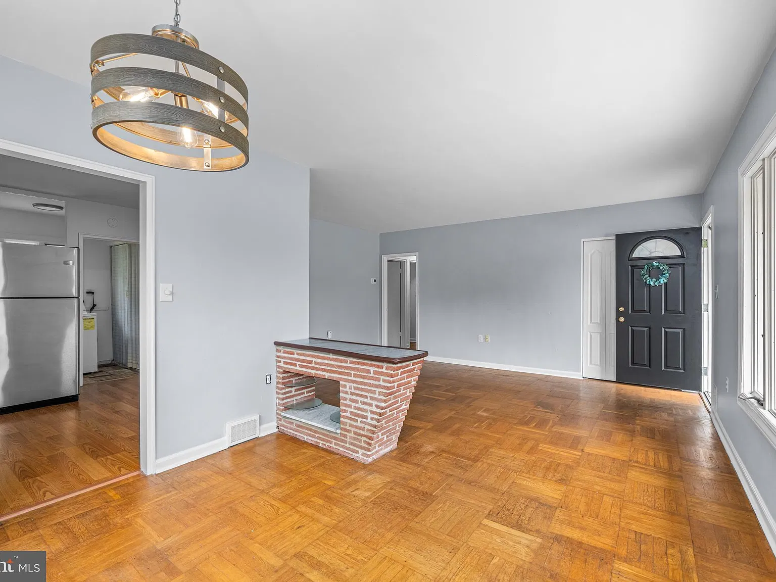 3 bed, 1.0 bath, 1075 sqft, $2,200 — Photo 3