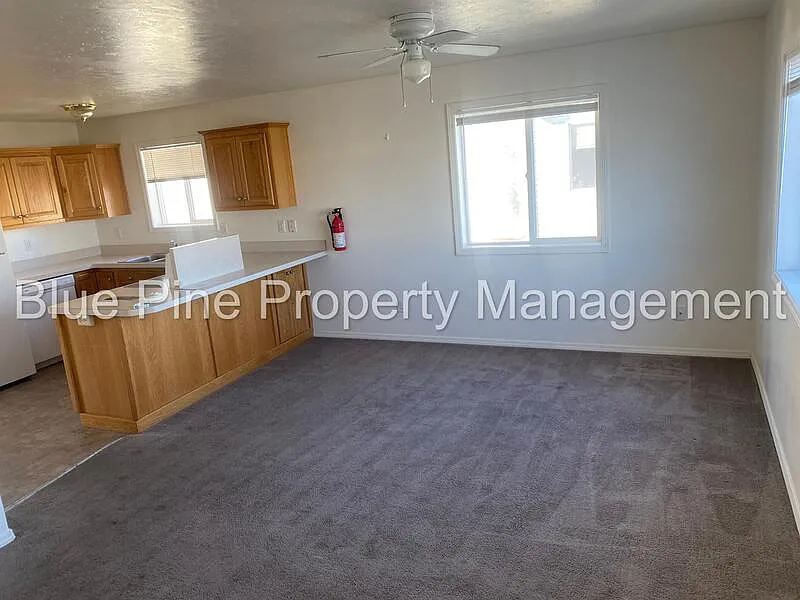 2 bed, 1.0 bath, 880 sqft, $850 — Photo 2