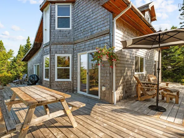 14 Big Lake Dr, Big Lake, NS B3Z 3X6