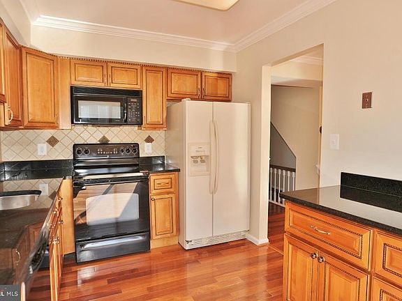 3rd image of 7506 Oldham Way