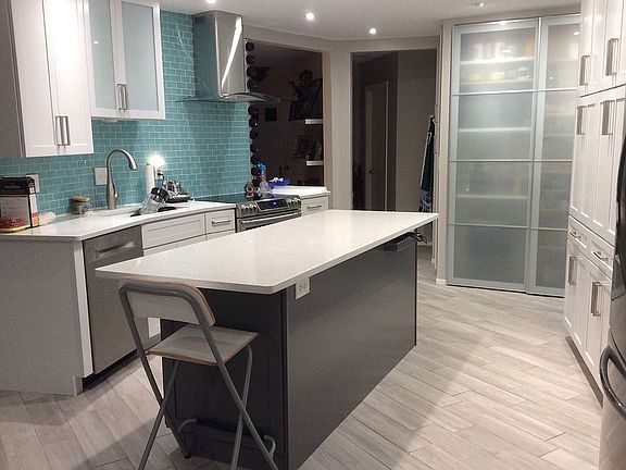 3rd image of 1017 E Gondola Dr