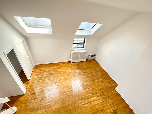 Rented by J PRESTON AND ASSOCIATES INC | media 24