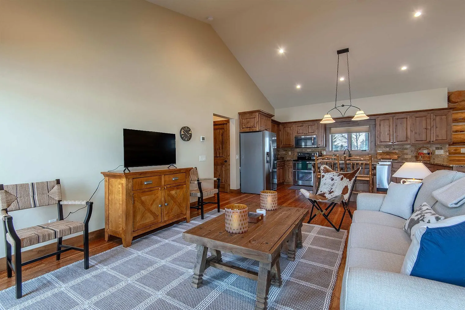 4 bed, 2.0 bath, 2346 sqft, $13,362 — Photo 3