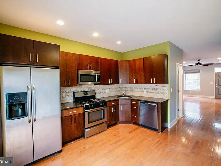 1727 Annin St — Photo 2