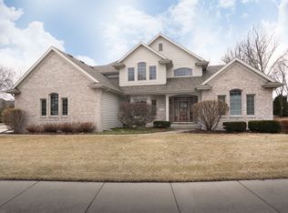 225 E Castlebury Ln, Appleton, WI 54913