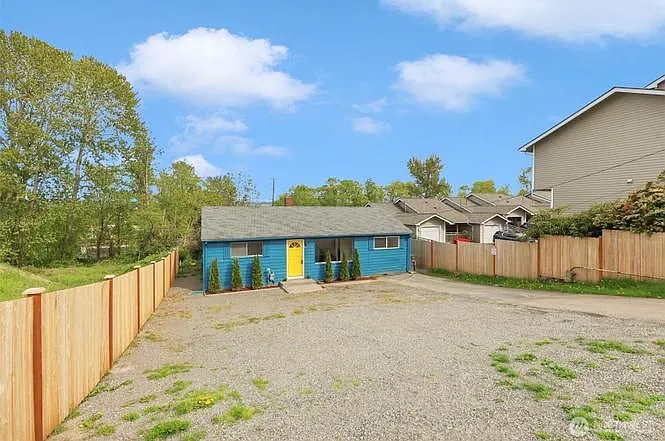 833 E Marine View Dr — Photo 1