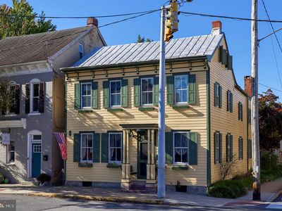 2 S Charlotte St, Manheim, PA, 17545