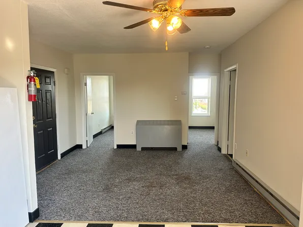 (undisclosed Address), Holyoke, MA 01040