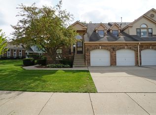 2312 Magnolia Ct E, Buffalo Grove, IL 60089