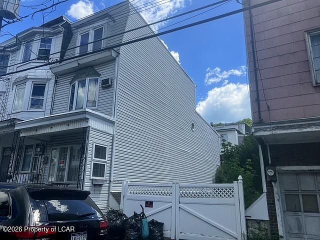 1st image of 324 E Pine St