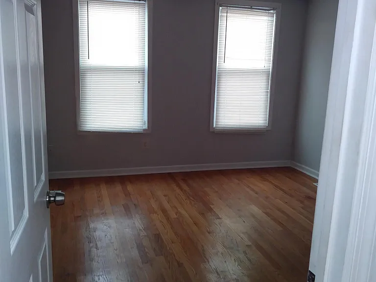 1118 Sargeant St — Photo 7