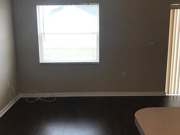 3rd image of 912 Highland Crest Cir