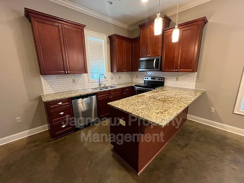 2 bed, 2.5 bath, 1260 sqft, $1,660 — Photo 3