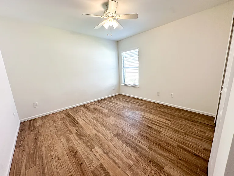 961 N Lilac Loop — Photo 13