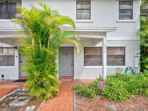 621 NW 105th Way, Pembroke Pines, FL 33026