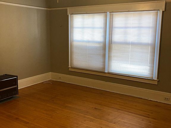3rd image of 563 N Marengo Ave APT 3