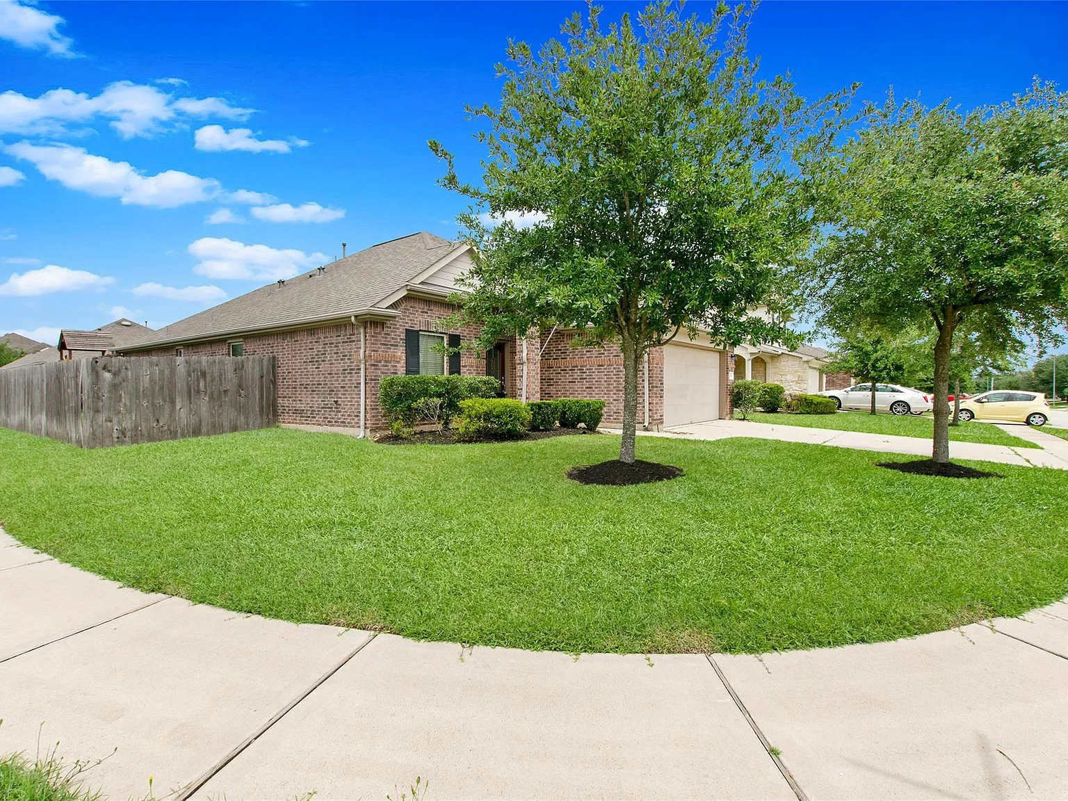 3 bed, 2.0 bath, 1600 sqft, $2,250 — Photo 3