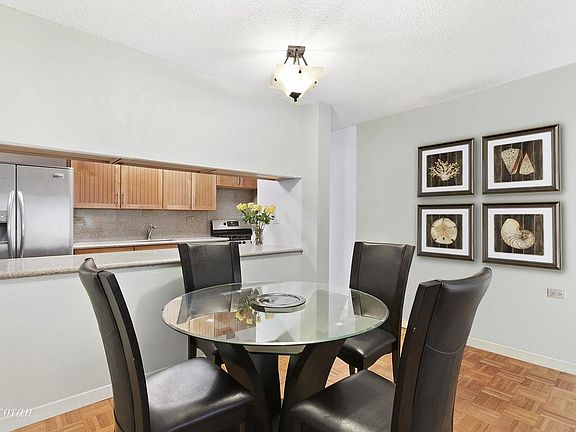 4th image of 531 Main St APT 318