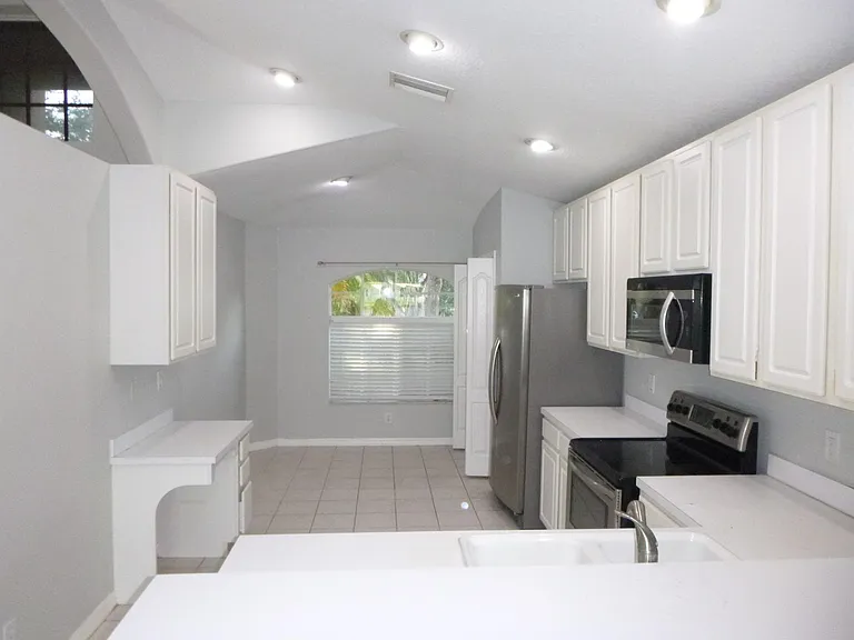 19146 Cypress Green Dr — Photo 2