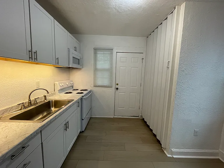 1917 Erline Dr — Photo 6