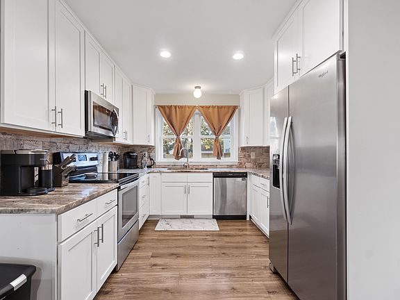 2nd image of 3581 Norland Cir