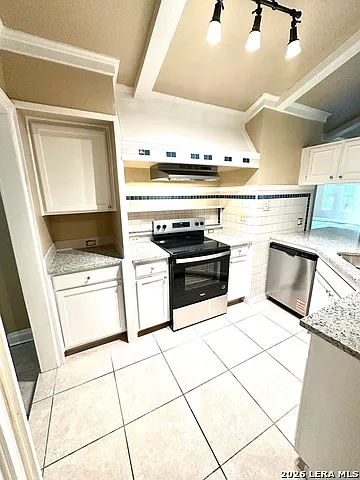 3 bed, 2.0 bath, 1998 sqft, $1,975 — Photo 3