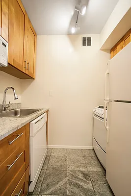 Rented by RELO REDAC INC. | media 17