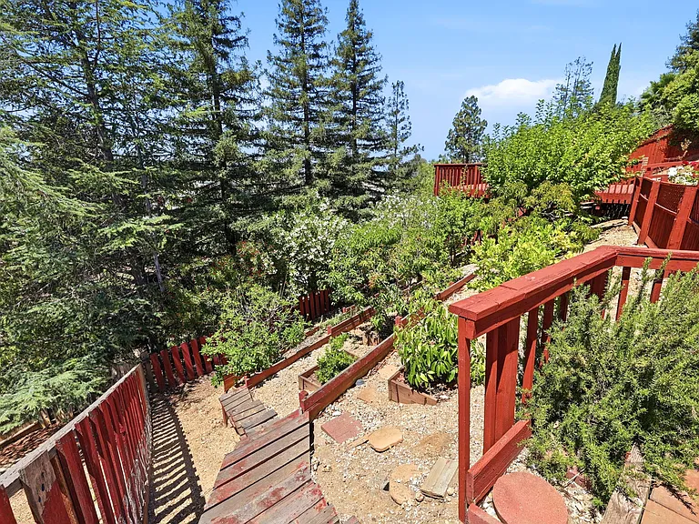 181 Piazza Way — Photo 52