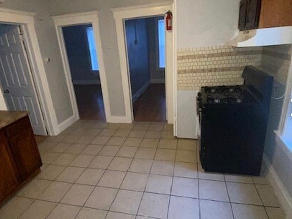 4th image of 166 8th St #D