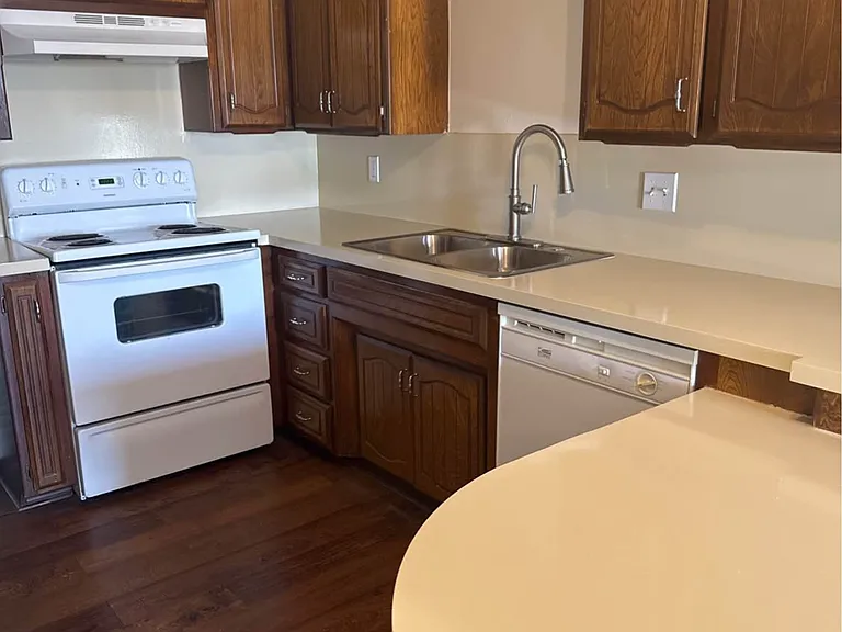 404 S 23rd Pl #1 — Photo 35