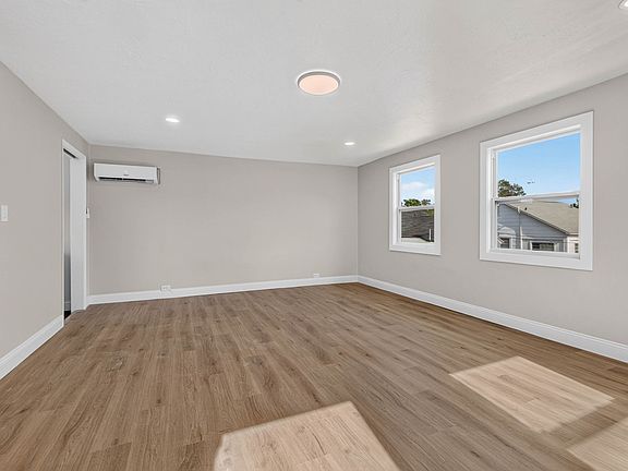 3rd image of 1010 26th St N #1/2