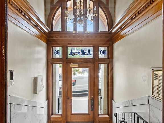 3rd image of 180 High Street #64