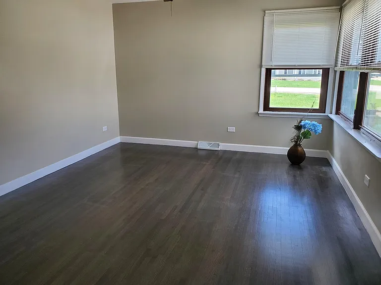 1329 Campbell Ave — Photo 6