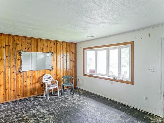 2nd image of 255 Marchmont Dr