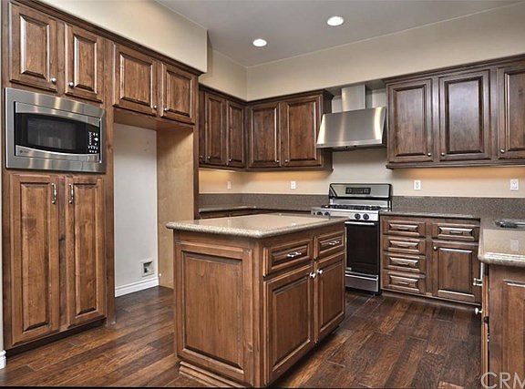 3rd image of 275 S San Vicente Ln